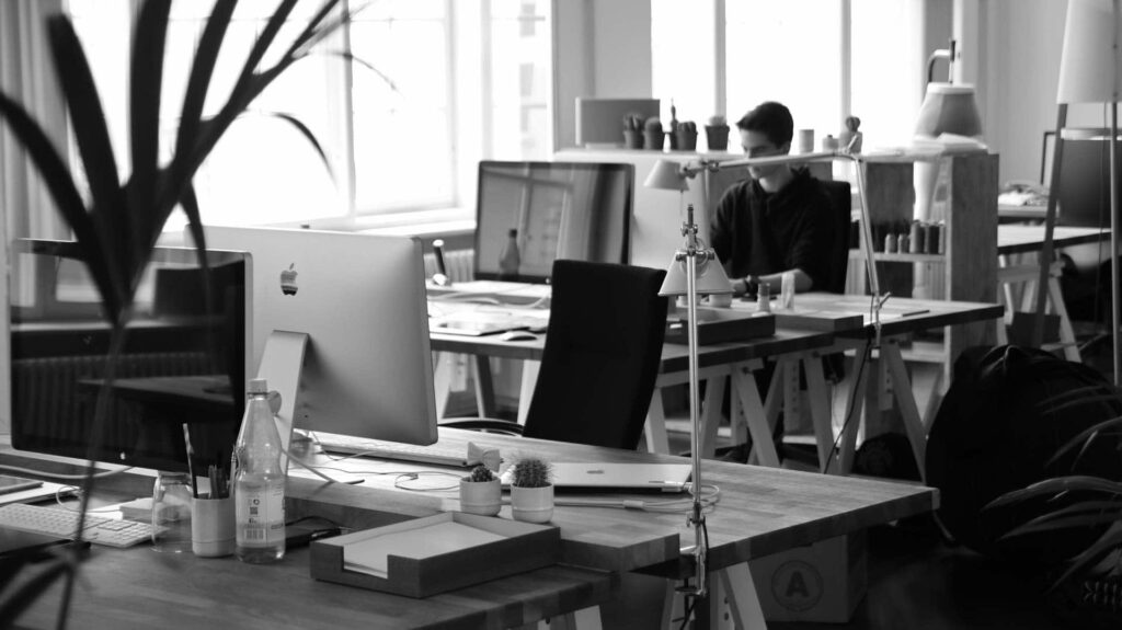 Ambiente de trabalho compartilhado para profissionais e empreendedores